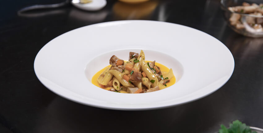 Kürbiscremesuppe mit Steinpilzen und Balsamico-Essig