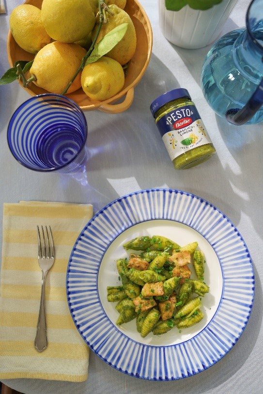 CASTELLANE MIT LACHSWÜRFELN UND PESTO BASILICO E LIMONE
