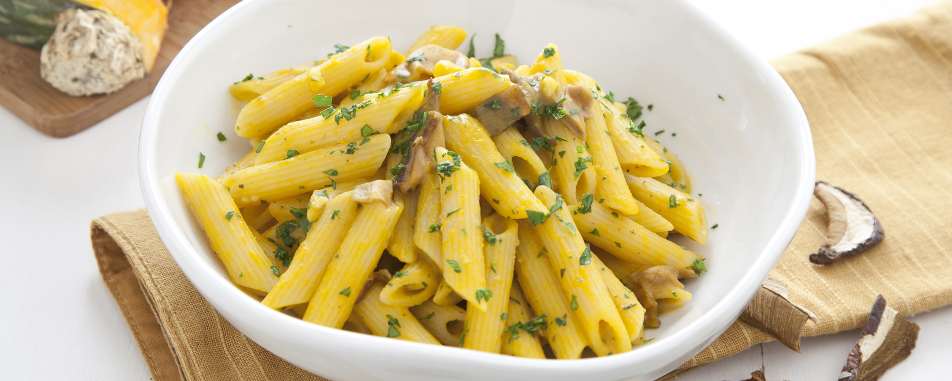 Penne mit Kürbissahne und Steinpilzen