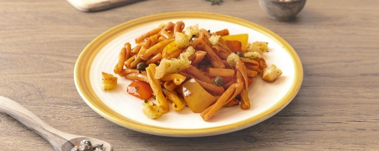 CASARECCE MIT PAPRIKASCHOTEN, ORANGEN, KAPERN UND SOMMERKRÄUTERN