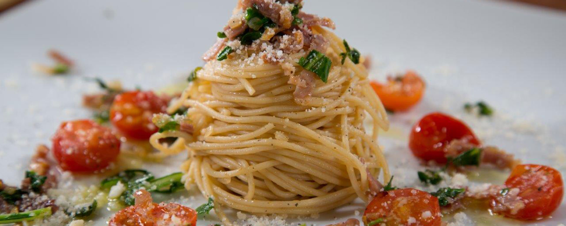 Spaghetti mit Prosciutto, Rucola und Kirschtomaten