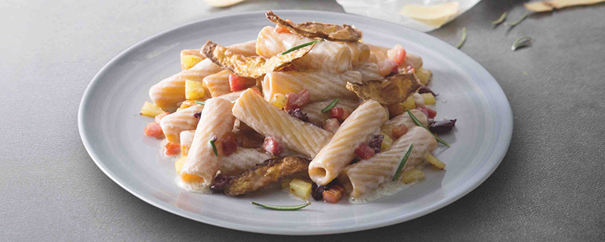 TORTIGLIONI MIT KARTOFFELN, PANCETTA UND RICOTTA