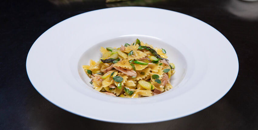 Plate Photo Farfalle With Asparagus Tuna and Origan
