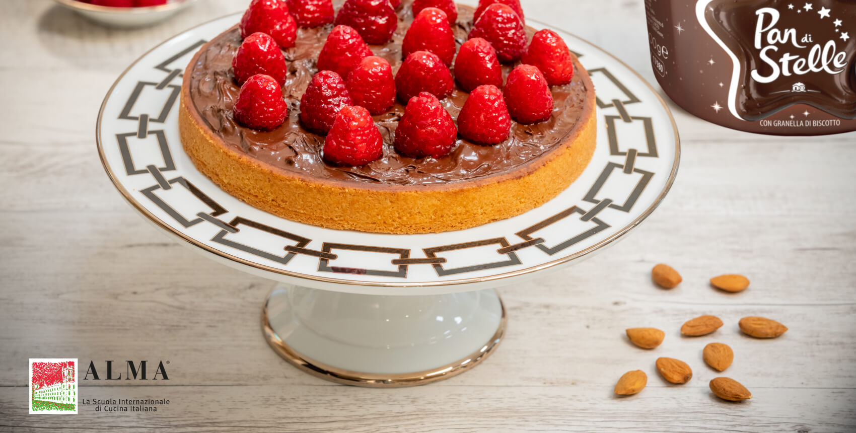 Crostata con Crema pan di Stelle e lamponi