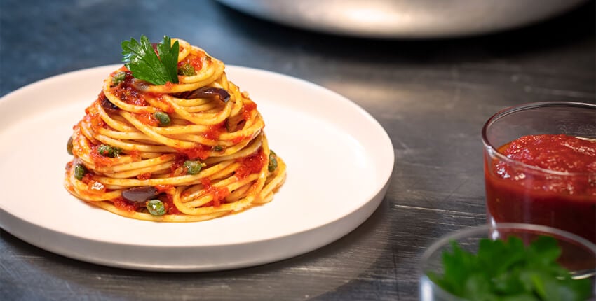 Piatto di spaghetti alla puttanesca