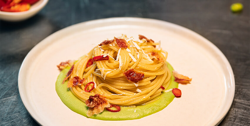 Spaghettoni con aglio e olio