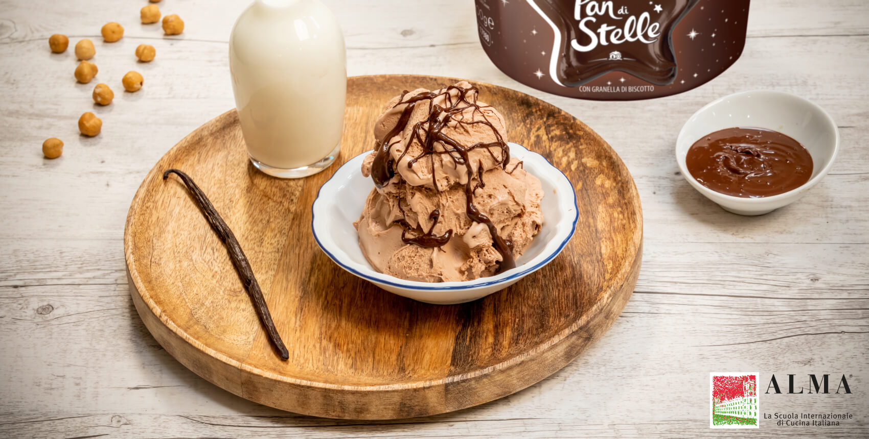 Coppetta di gelato alla crema pan di stelle