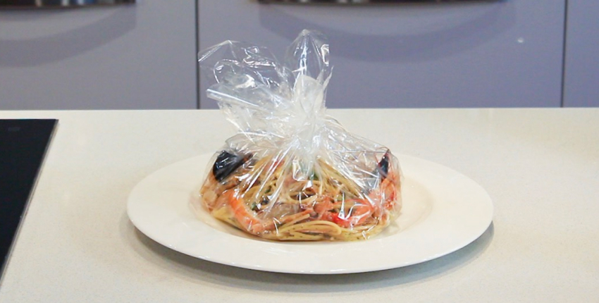Spaghetti Barilla al cartoccio con frutti di mare e verdure croccanti Large