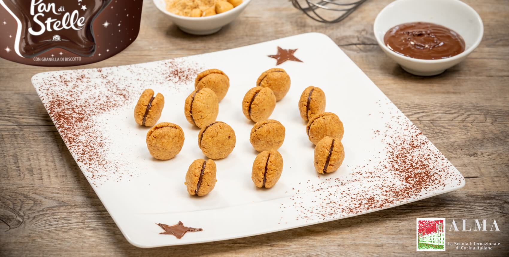 Piatto con baci di dama alla crema di Pan di Stelle