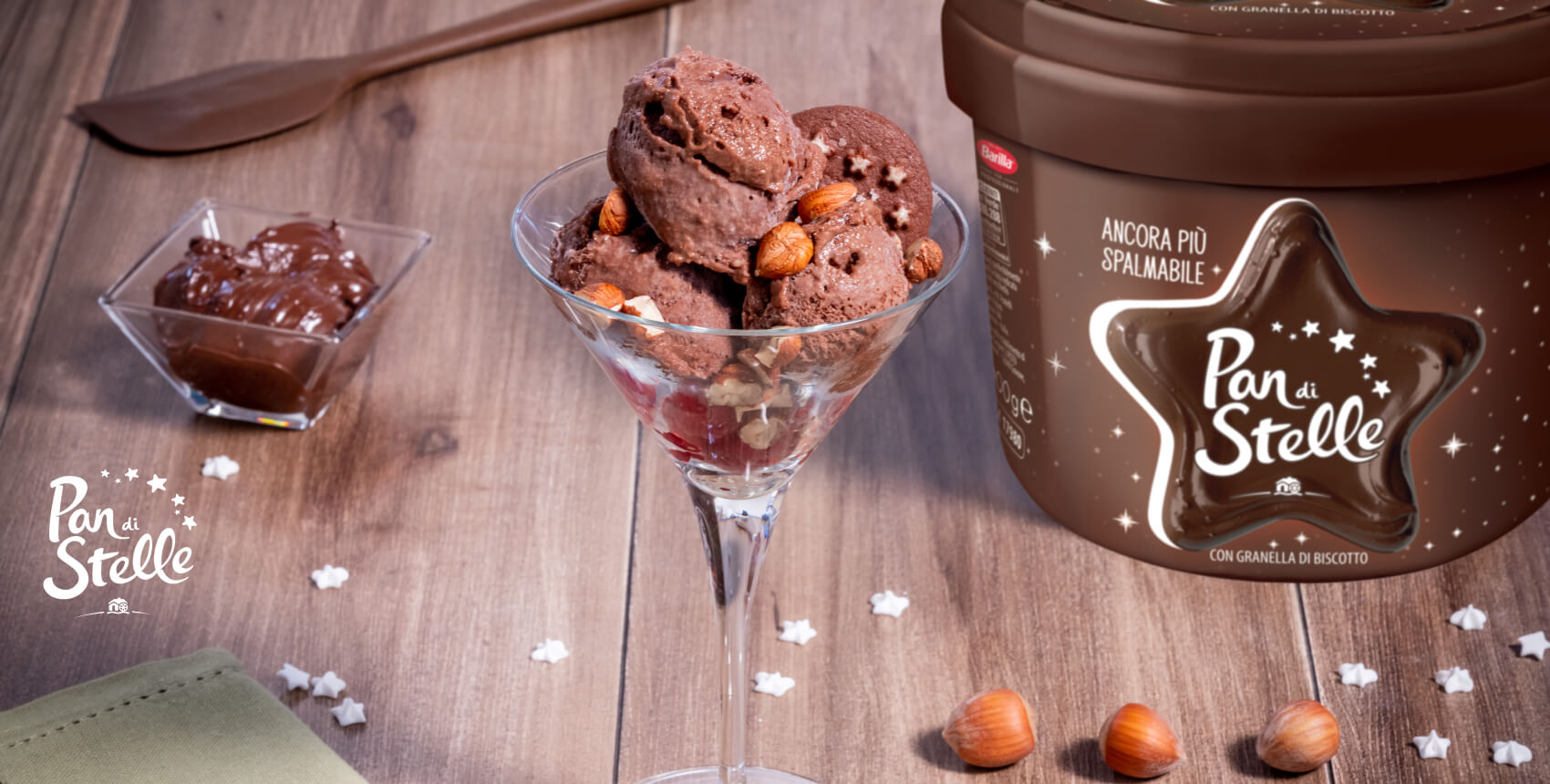 Coppetta di gelato alla crema pan di stelle